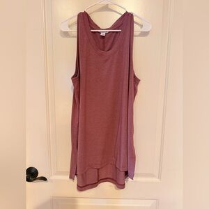 Athleta Tank Top Women’s size L in Mauve V neck high low hem side slits